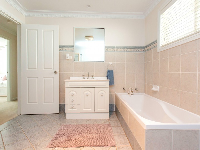 5 London Drive, Cowra NSW 2794