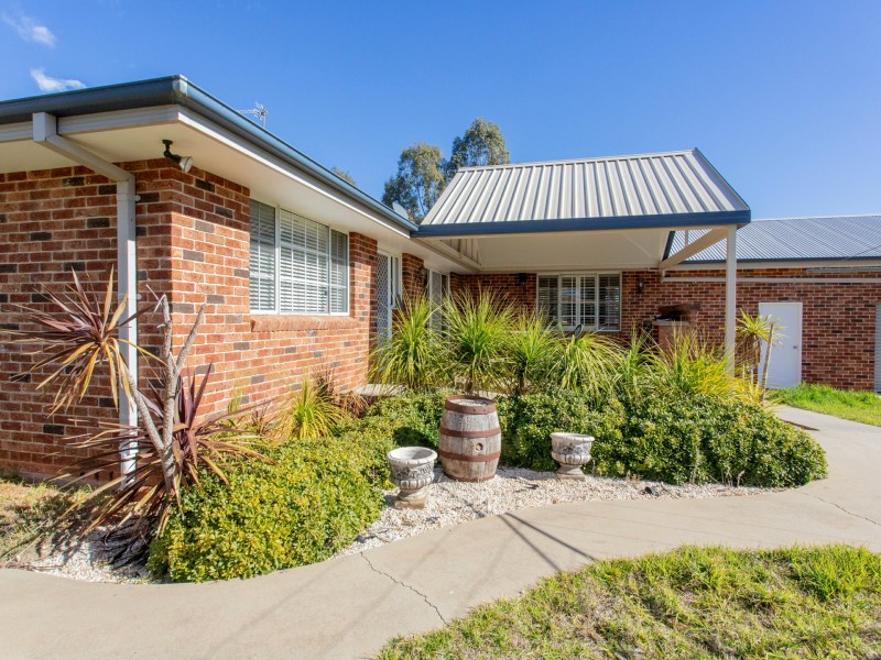 5 London Drive, Cowra NSW 2794