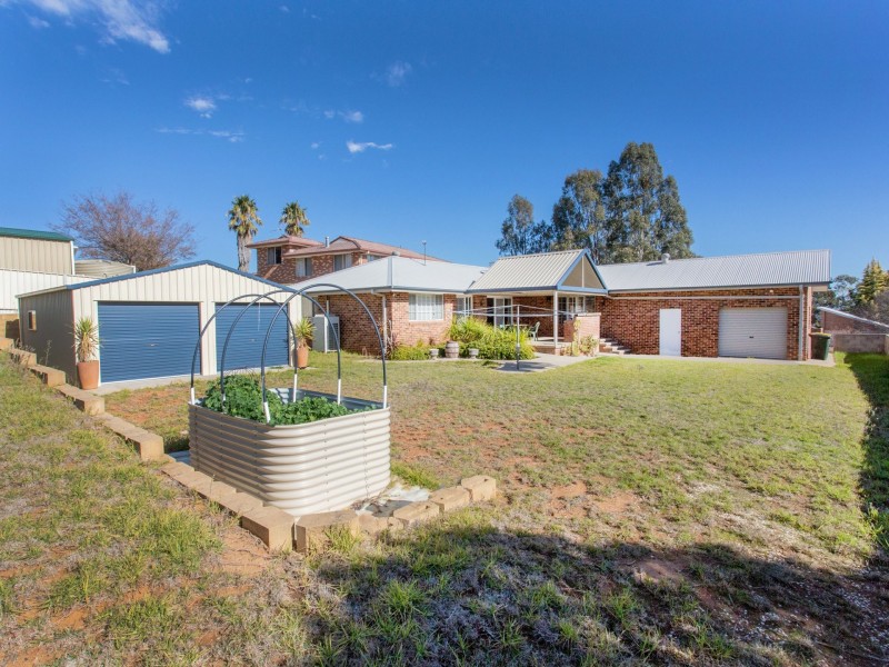 5 London Drive, Cowra NSW 2794