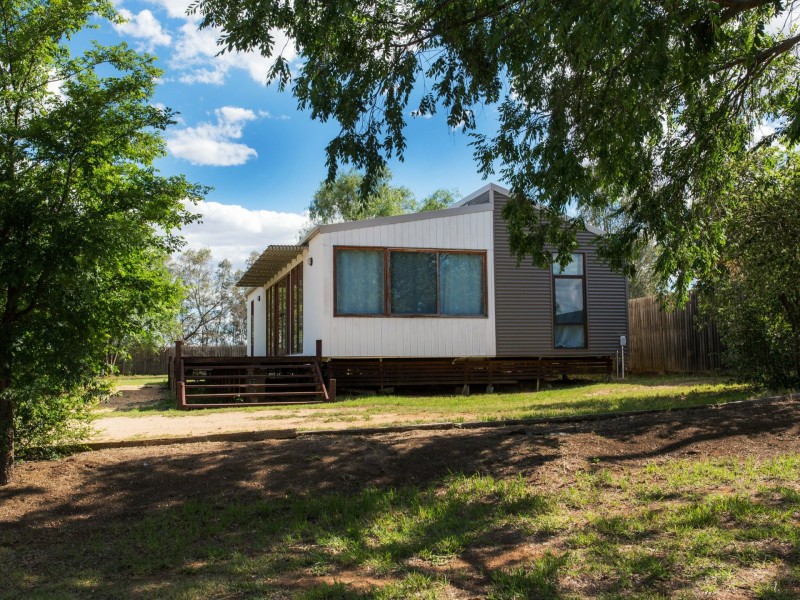 76 Lyall Street, Cowra NSW 2794