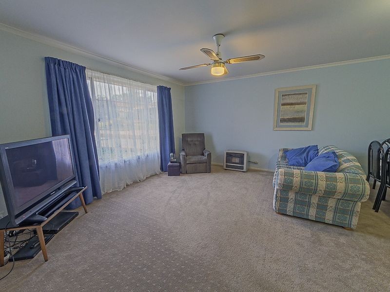 10 Echuca Place, Cowra NSW 2794