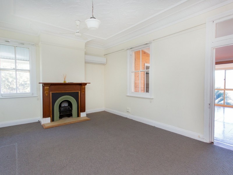 1 Carleton Street, Cowra NSW 2794