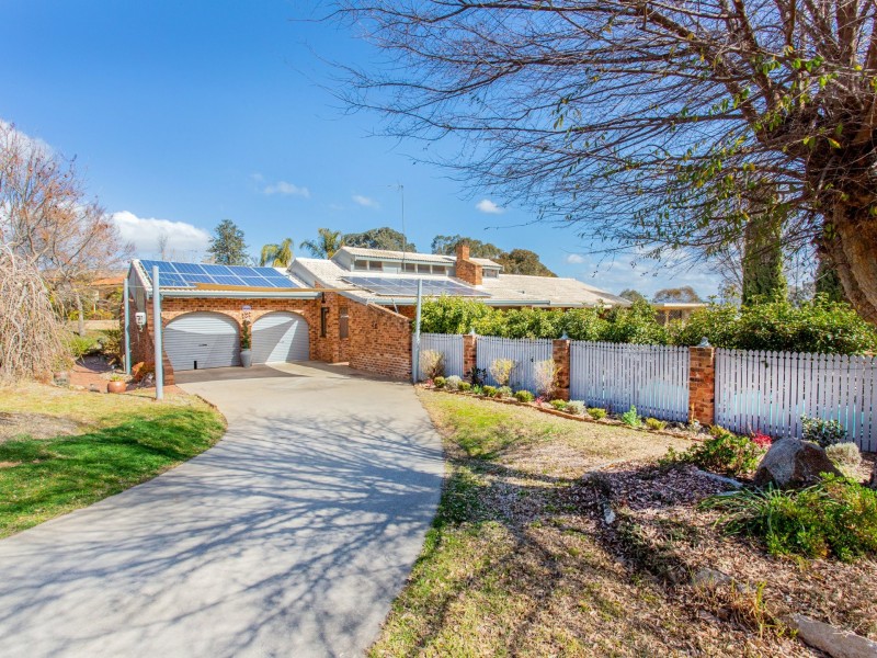 20 Taronga Drive, Cowra NSW 2794