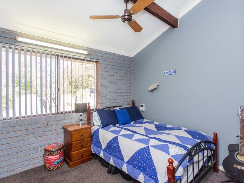 20 Taronga Drive, Cowra NSW 2794