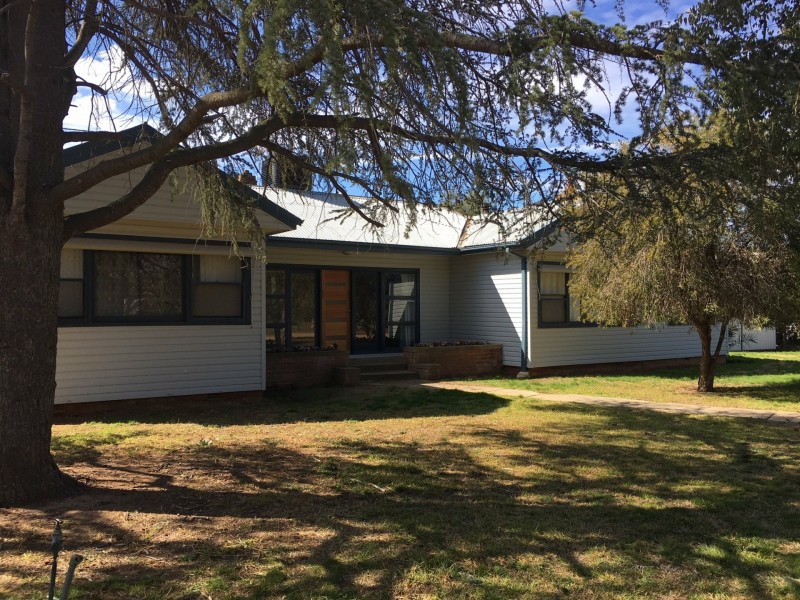 11 Bumbaldry St, Koorawatha NSW 2807