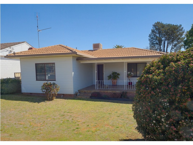 48 Darling Avenue, Cowra NSW 2794