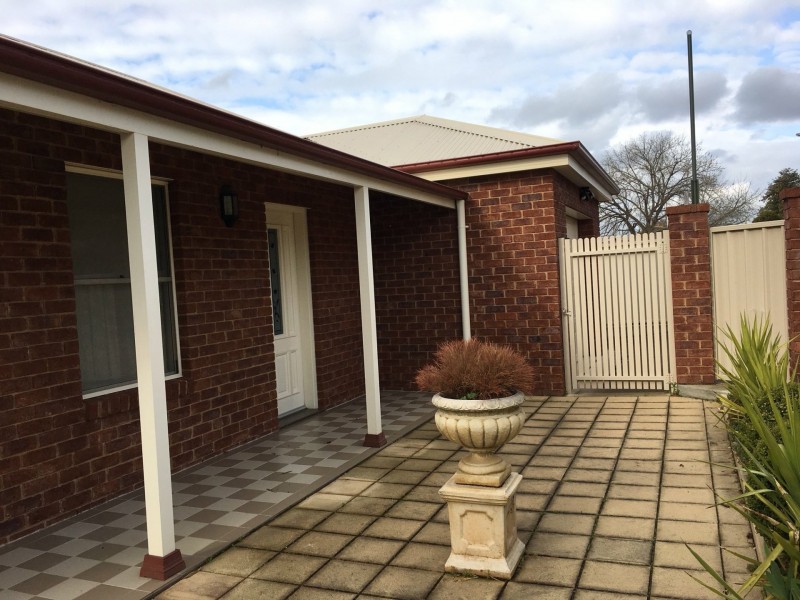 Unit B/49 Vaux St, Cowra NSW 2794
