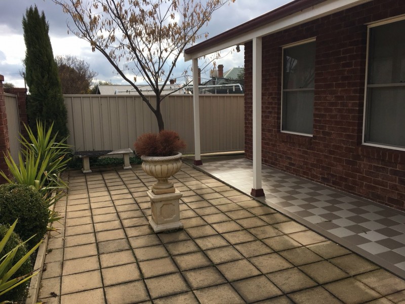 Unit B/49 Vaux St, Cowra NSW 2794