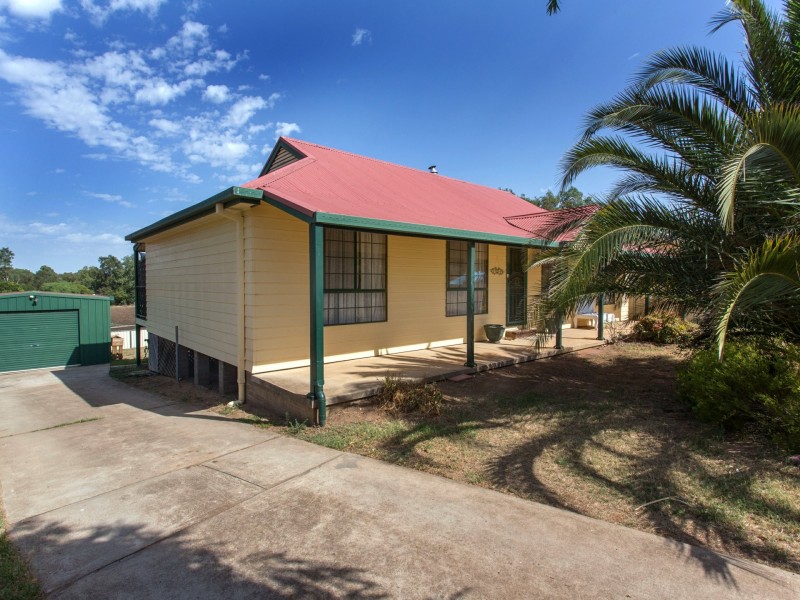 20 Chapman Street, Cowra NSW 2794