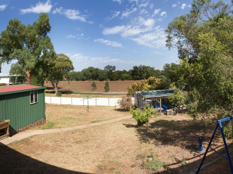 20 Chapman Street, Cowra NSW 2794