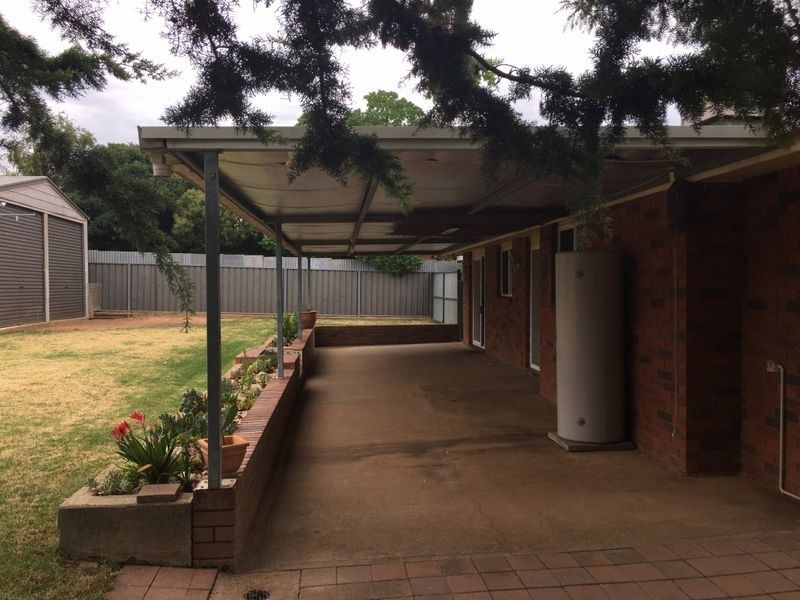 5 Echuca Place, Cowra NSW 2794