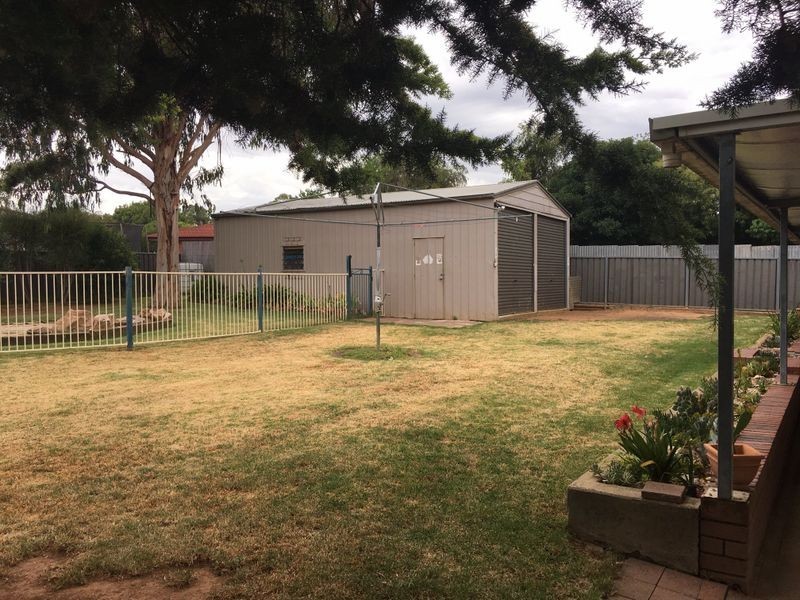 5 Echuca Place, Cowra NSW 2794