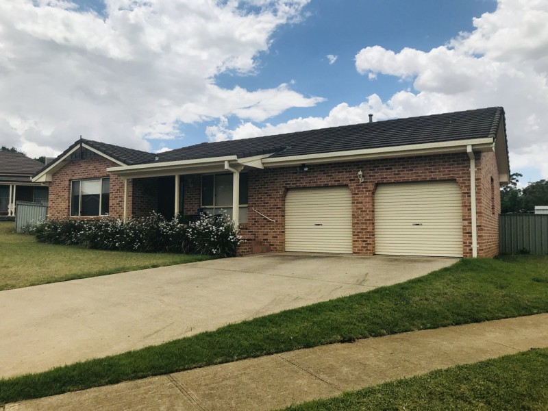 9 Eucalypt Close, Cowra NSW 2794
