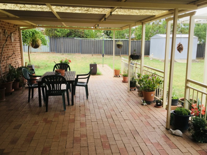9 Eucalypt Close, Cowra NSW 2794