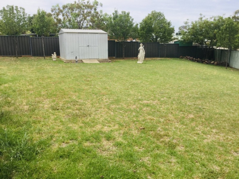 9 Eucalypt Close, Cowra NSW 2794