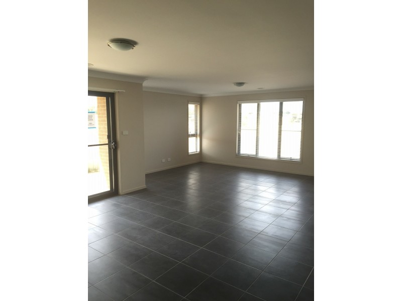 5 Burgundy Street, Cowra NSW 2794