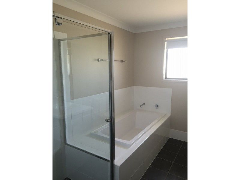 5 Burgundy Street, Cowra NSW 2794