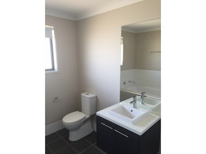 5 Burgundy Street, Cowra NSW 2794