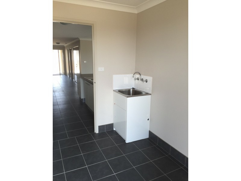 5 Burgundy Street, Cowra NSW 2794