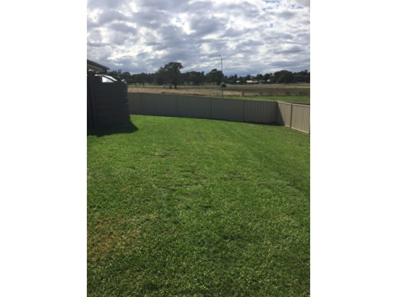 5 Burgundy Street, Cowra NSW 2794