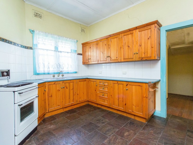 64 Macquarie St, Cowra NSW 2794