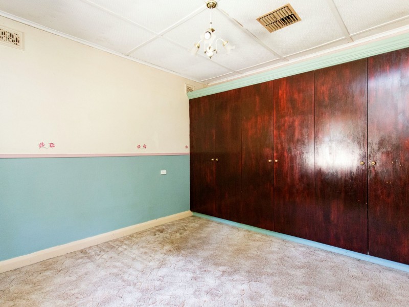 64 Macquarie St, Cowra NSW 2794