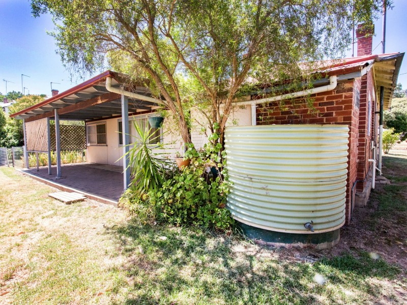 64 Macquarie St, Cowra NSW 2794