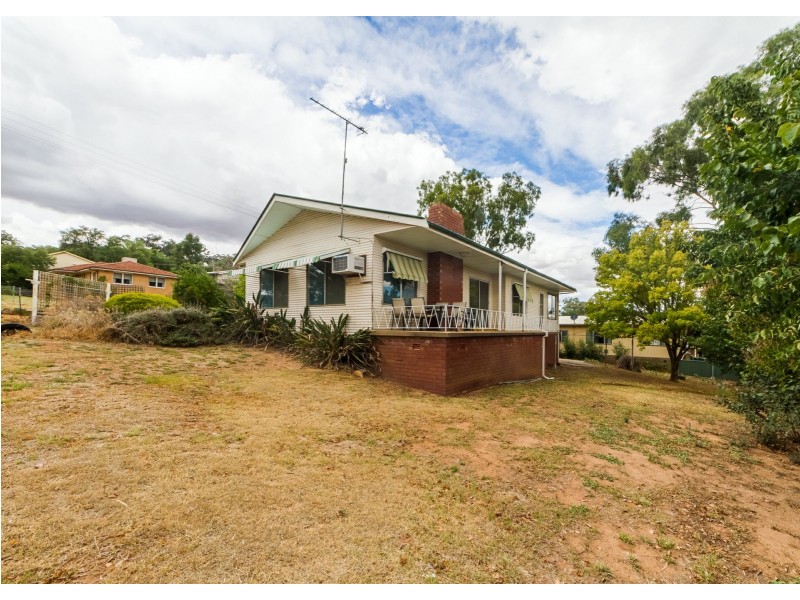 22 Henderson St, Cowra NSW 2794