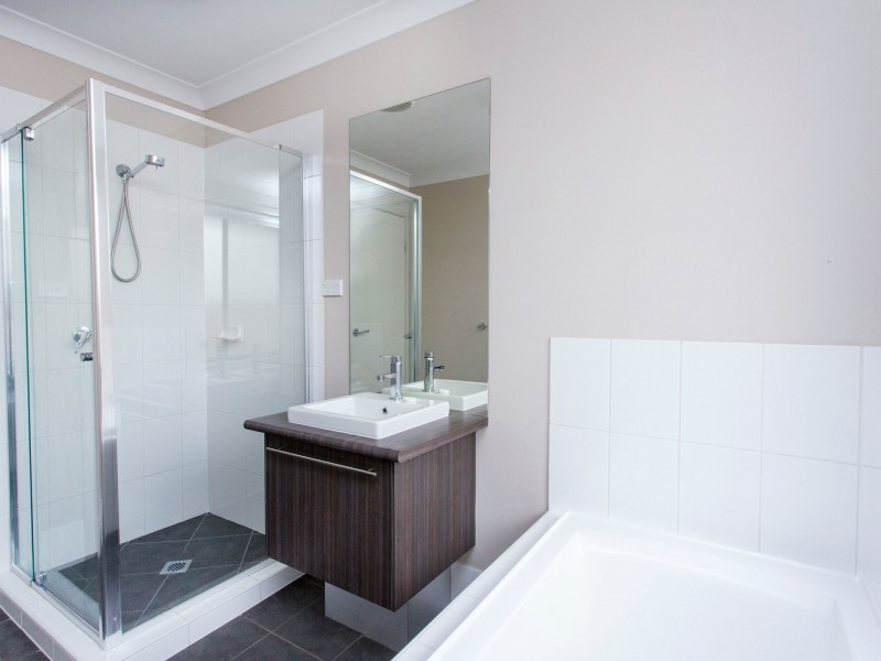 7 Harvest Ct, Cowra NSW 2794