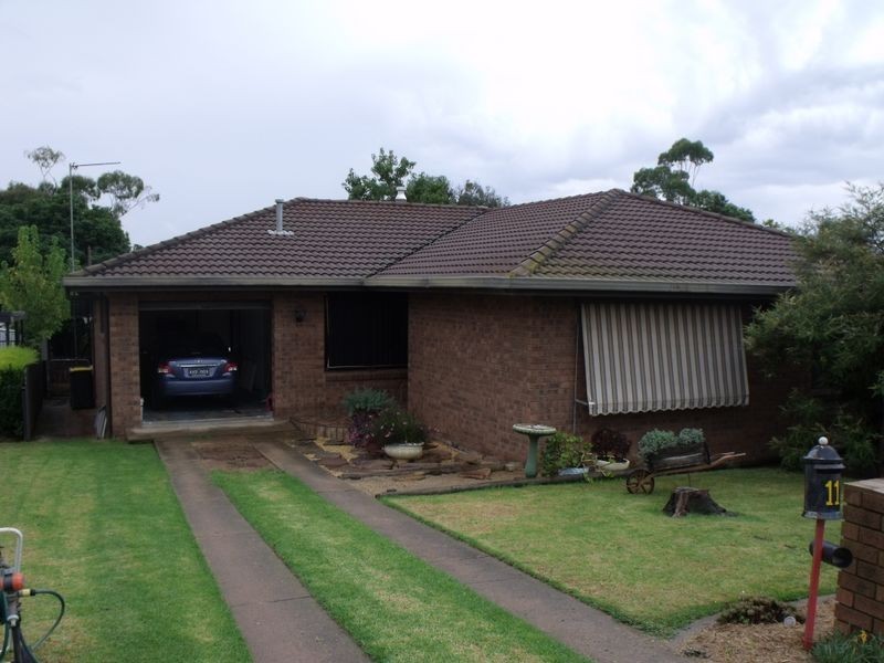 11 Lyall Street, Cowra NSW 2794