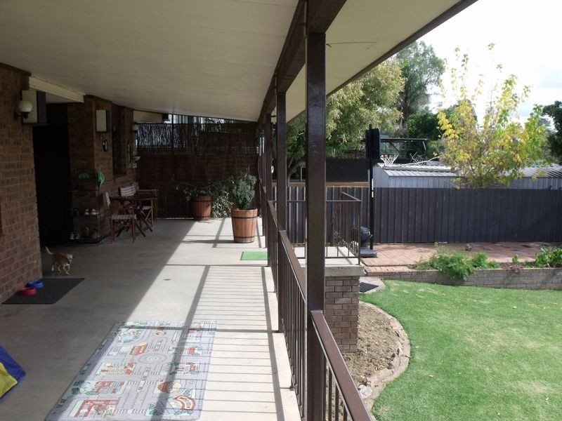 11 Lyall Street, Cowra NSW 2794