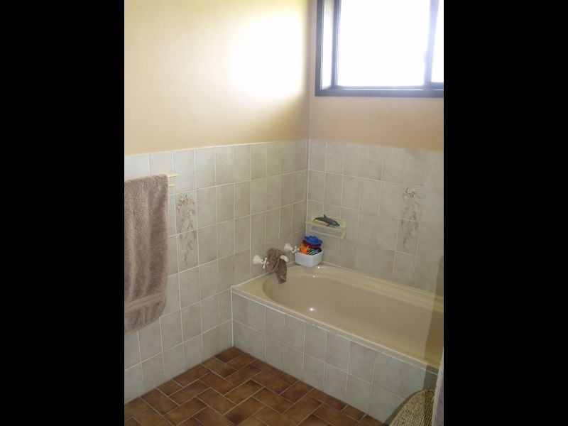 11 Lyall Street, Cowra NSW 2794