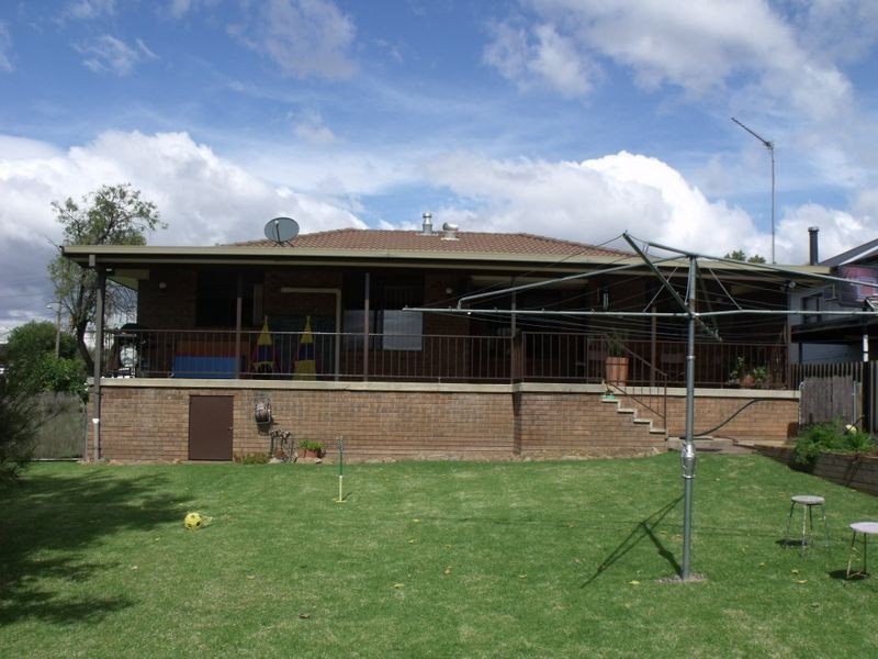 11 Lyall Street, Cowra NSW 2794