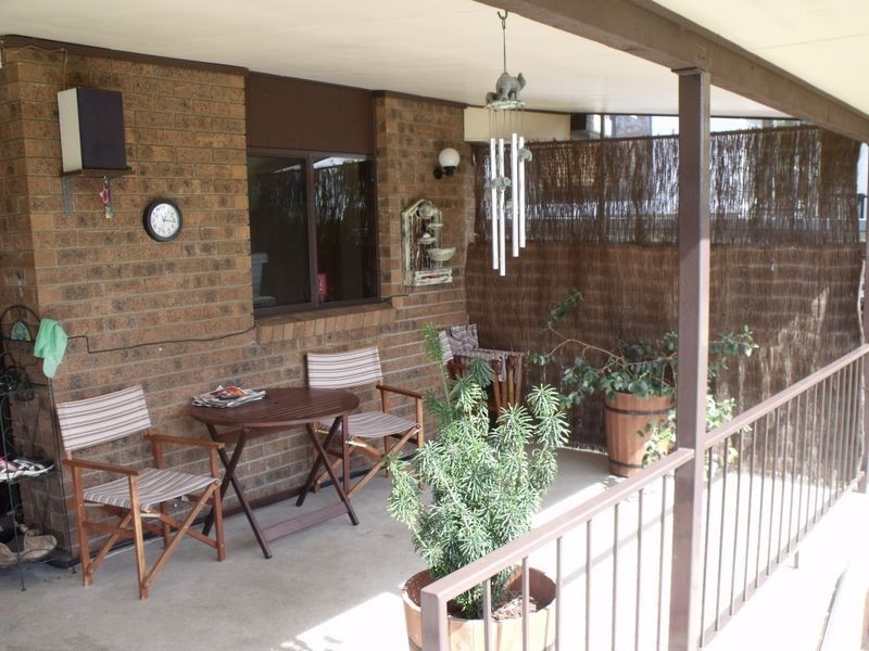 11 Lyall Street, Cowra NSW 2794