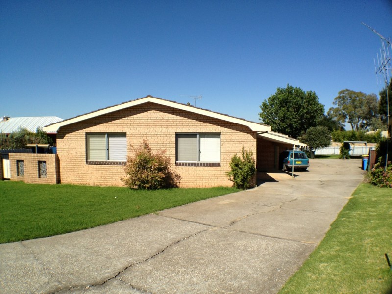 5d COOLABAH CRESCENT, Cowra NSW 2794