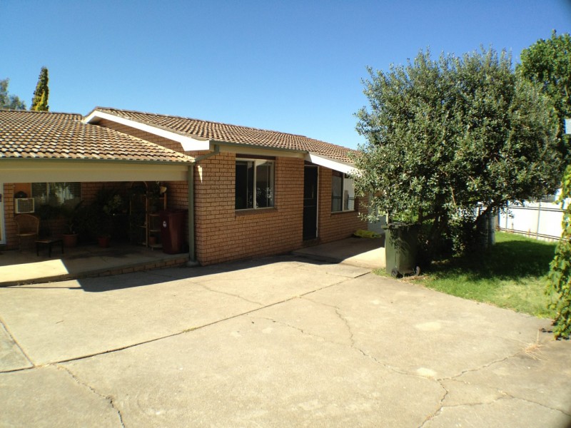 5d COOLABAH CRESCENT, Cowra NSW 2794