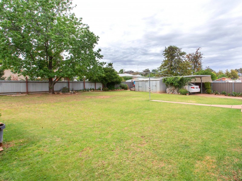 12 Bahloo Street, Cowra NSW 2794