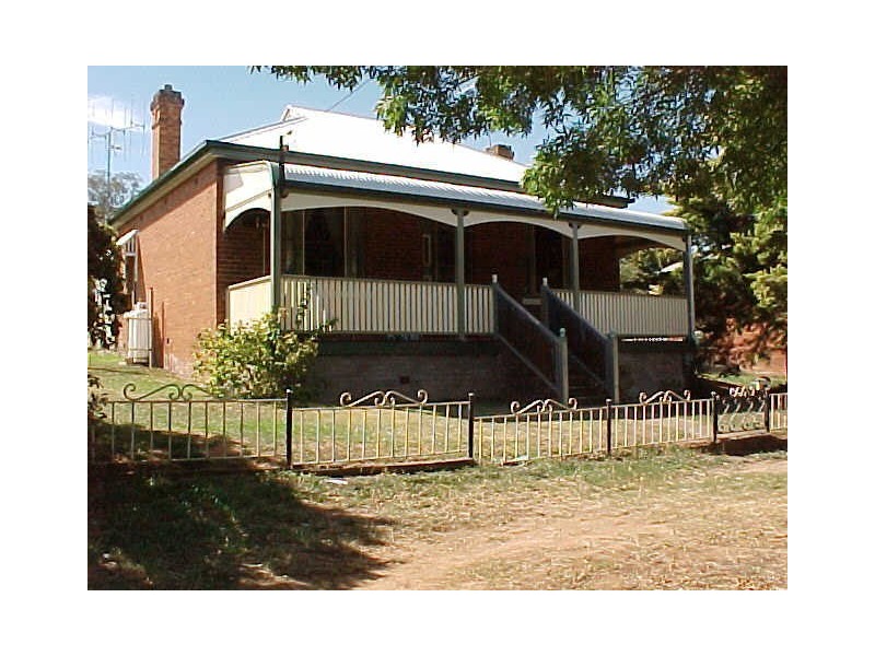 54 Lynch Street, Cowra NSW 2794