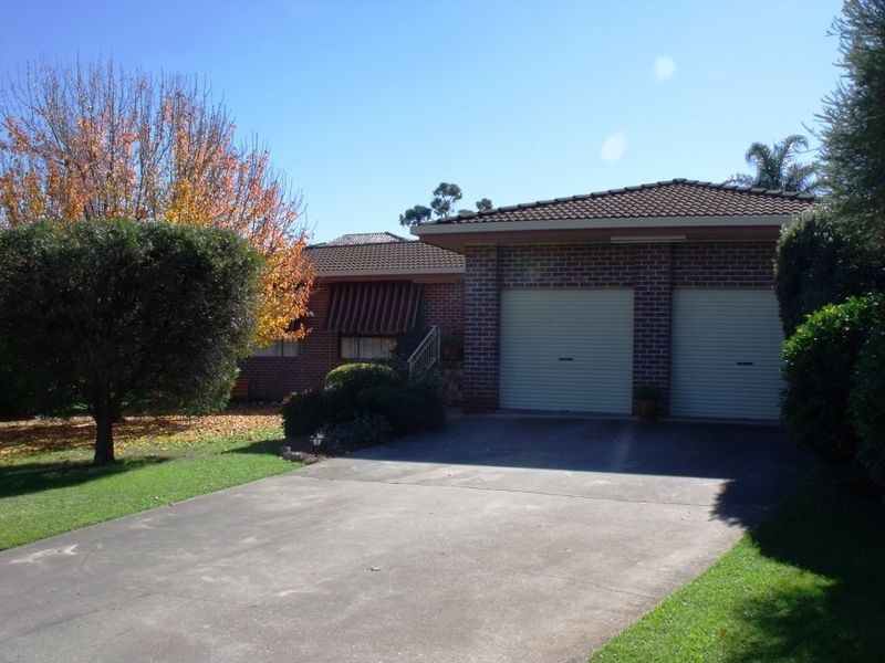 20 Nambucca Circuit, Cowra NSW 2794