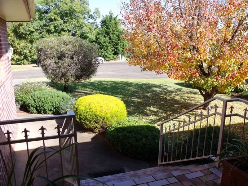 20 Nambucca Circuit, Cowra NSW 2794