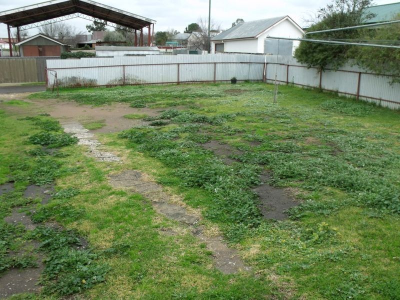 2 Macassar Street, Cowra NSW 2794