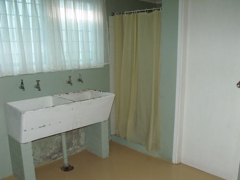 2 Macassar Street, Cowra NSW 2794