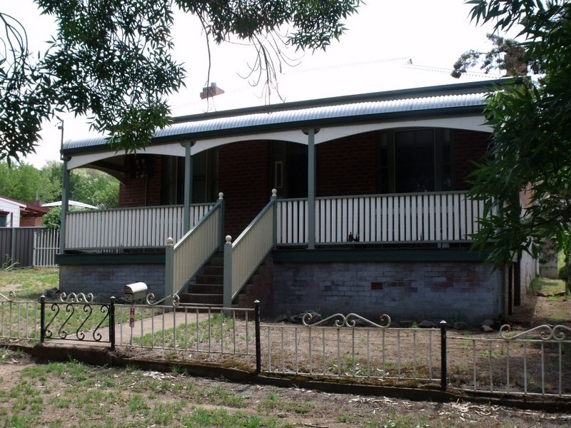 54 Lynch Street, Cowra NSW 2794