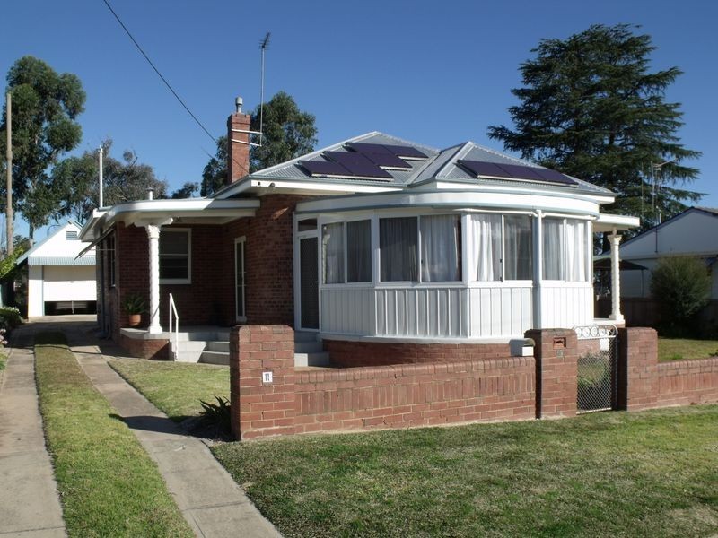 11 Argoon Street, Cowra NSW 2794