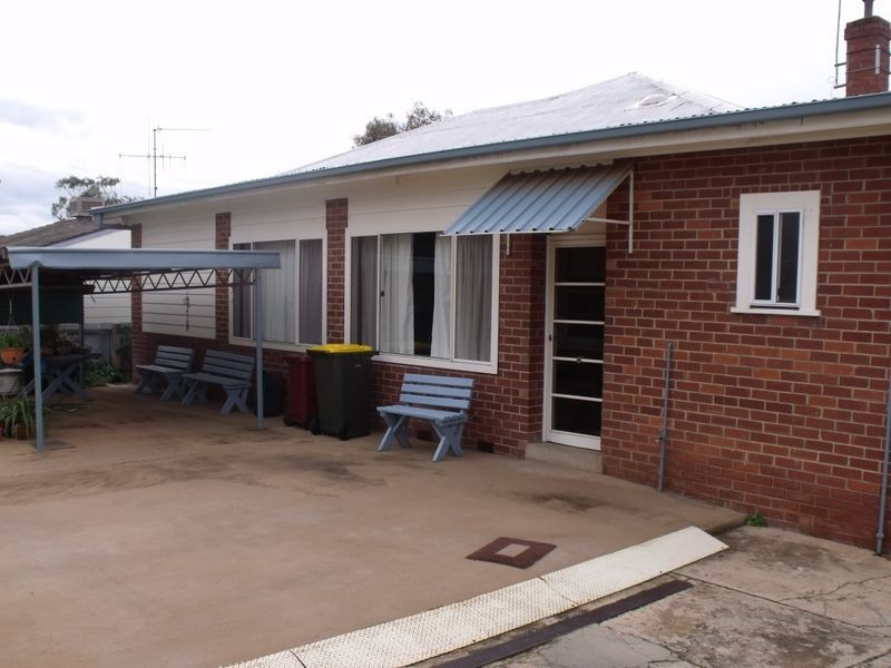 11 Argoon Street, Cowra NSW 2794