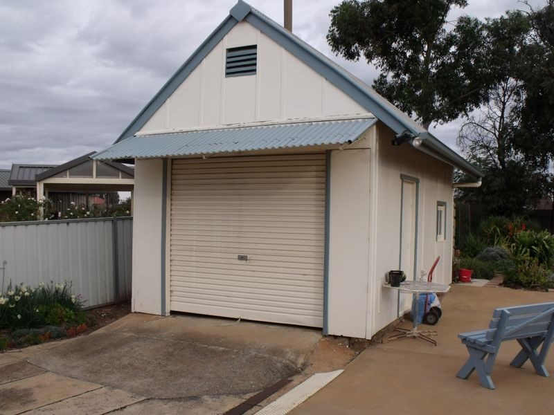 11 Argoon Street, Cowra NSW 2794