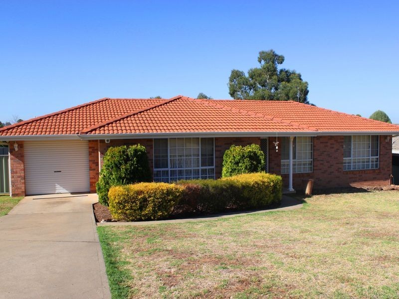 9 Casuarina Close, Cowra NSW 2794