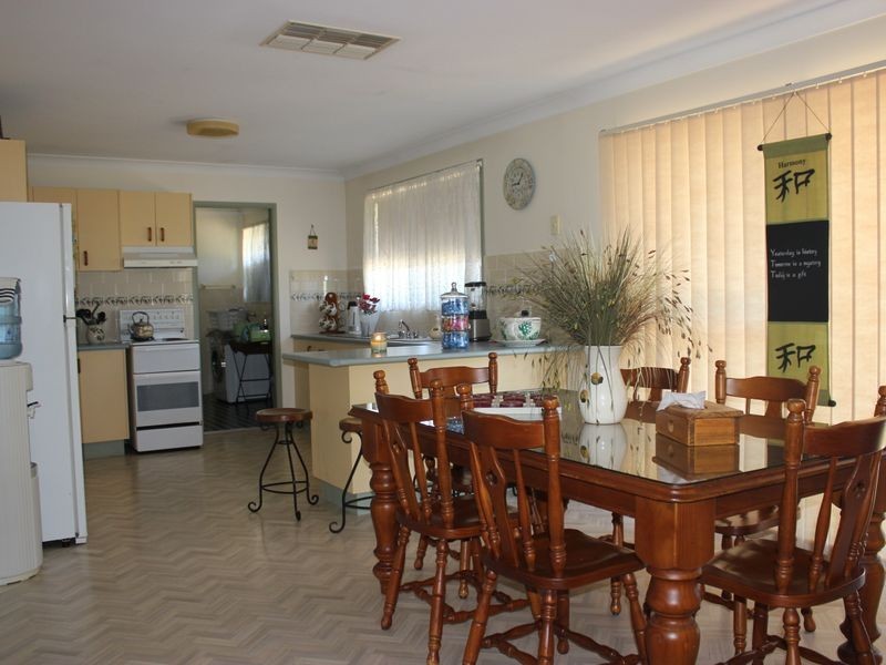 9 Casuarina Close, Cowra NSW 2794