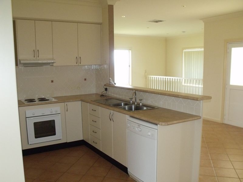 2 Paris Place, Cowra NSW 2794
