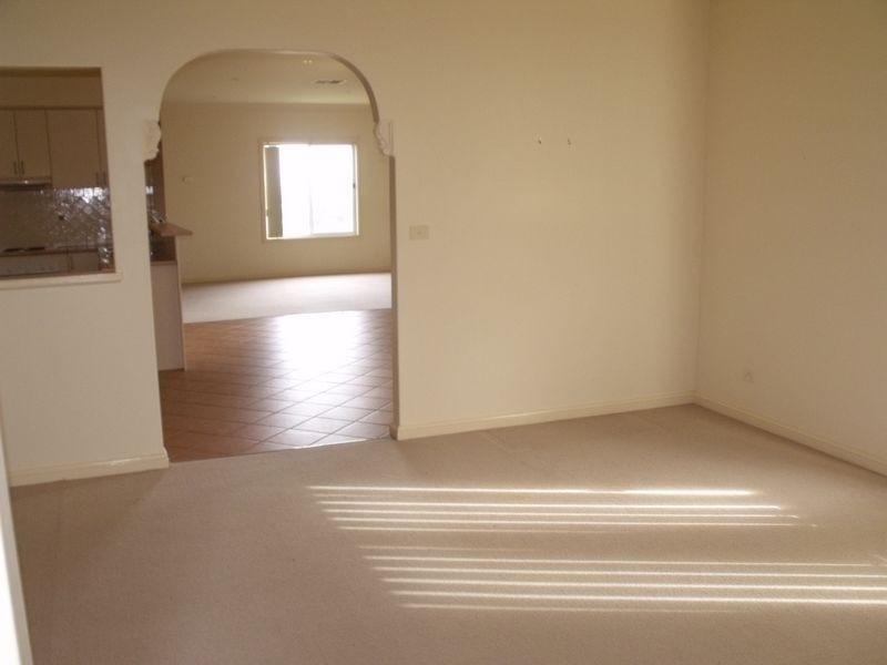 2 Paris Place, Cowra NSW 2794